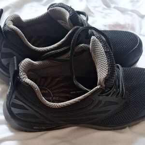 Black Athletic Sneakers Son De Trabajar Punta De Acerro